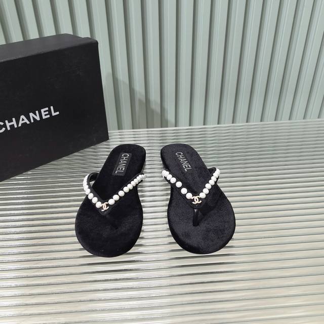 Chanel 25C New Arrival～小香25早春人字拖chanel自留款，进口植物纤维 真皮底，镶钻logo点缀，上脚美到爆，简简单单，夏天必须要有的