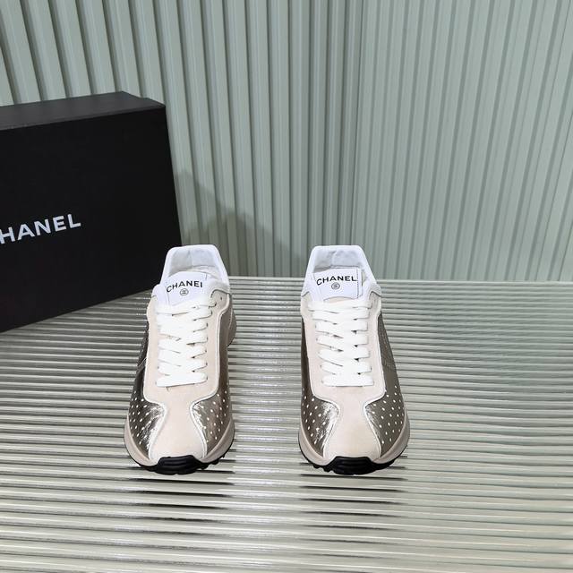 Chanel 香奈儿最新25C休闲运动鞋 原版模具定制 丑萌丑萌的，耐看，好穿 绝对仙女款 超级舒服，百搭 率性的休闲运动风，飒爽又自然，演绎香奈儿的时髦女性气