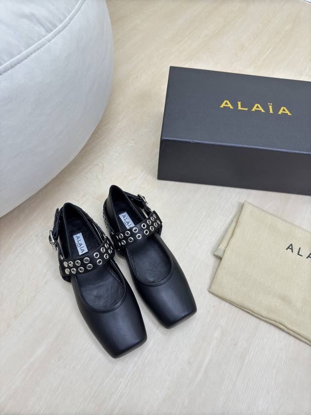 个性重工 玛丽珍单鞋 Alaia 拖鞋来自巴黎黑色 一见倾心纯手工 高级 经典阿莱娅还有另外性感的一面配上不同款式，不同风格都能轻松驾驭，无论牛仔裤，西装裤，还