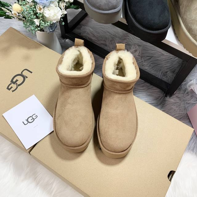 Ugg-1135092厚底款迷你低帮寒冬刷星“暖潮风” Ugg改头换面刮起雪地里的时尚感 全羊皮毛一体，保暖好穿！独具匠心，只此唯一！出街回头率最高的就是它，值