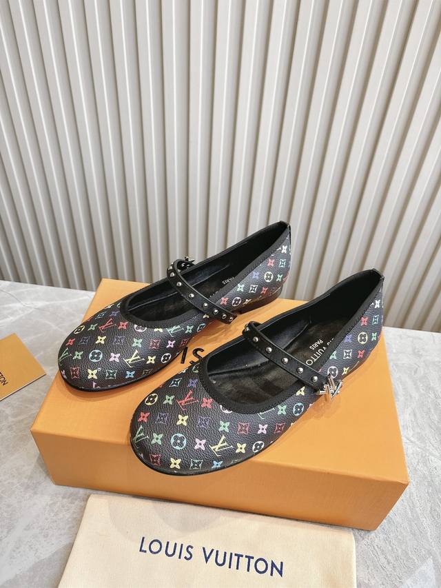 出厂 独家顶级Louis Vuitton Ss25 New Arrival～Lv路易威登25春夏系列玛丽珍新品简约精致，高级感满满，尽显优雅气质～上脚超好看，拉