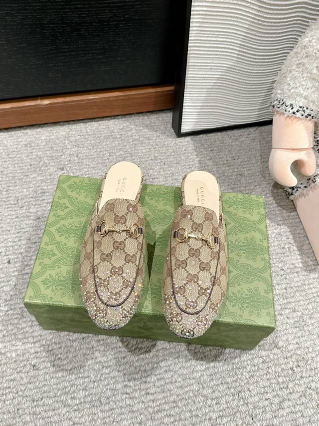 顶级品质Gucci Fw25 New Arrival～古驰gucci经典系列马拉扣半拖鞋经典马拉扣乐福鞋，尽显华丽优雅气质～上脚无敌美腻～时尚百搭还超级的好穿哦