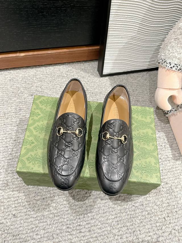 顶级品质Gucci Fw25 New Arrival～古驰gucci经典系列马拉扣乐福鞋经典马拉扣乐福鞋，尽显华丽优雅气质～上脚无敌美腻～时尚百搭还超级的好穿哦