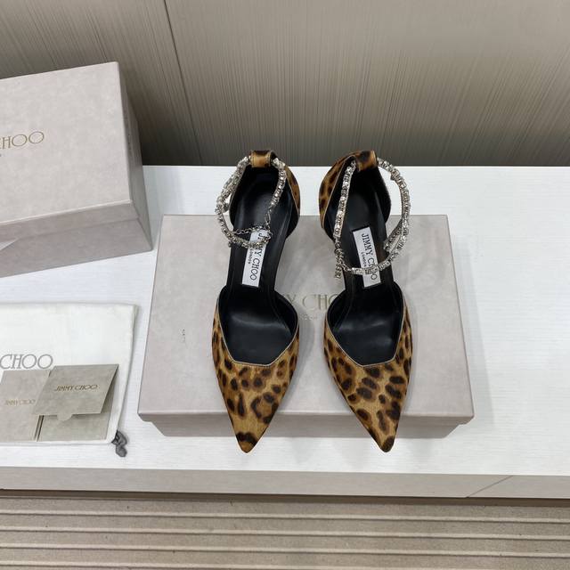 出厂价New . Sy Best For You_______________________________Jimmy Choo 尖头水钻高跟鞋一双适合任何场