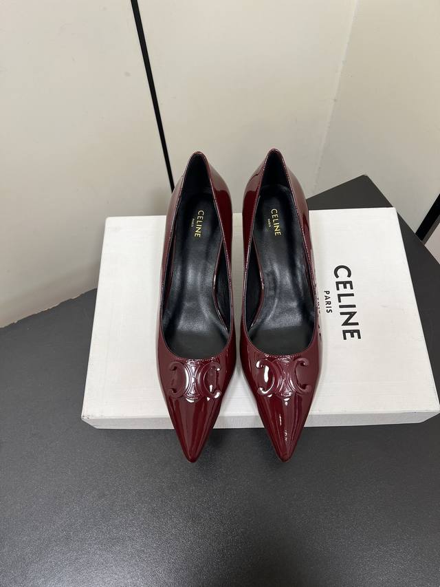 Celine Ss25 New Arrival～：高版本的，非市场通货版本，鞋底定型，垫脚下乳胶垫形体都是不一样的！C+ 25春夏秀款slingback银色凯旋