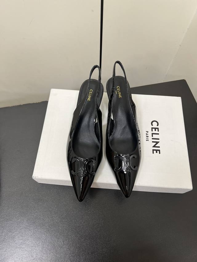 Celine Ss25 New Arrival～：高版本的，非市场通货版本，鞋底定型，垫脚下乳胶垫形体都是不一样的！C+ 25春夏秀款slingback银色凯旋