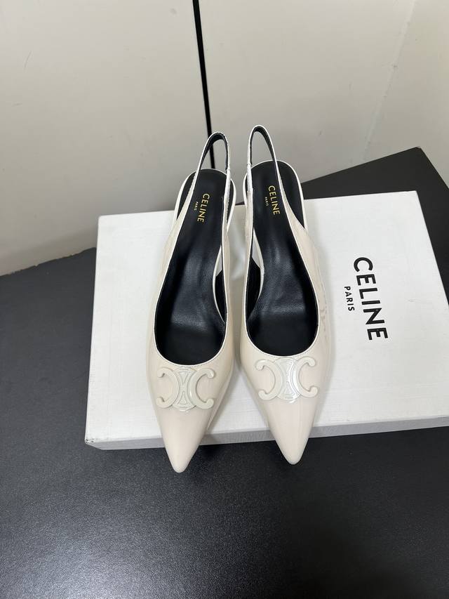 Celine Ss25 New Arrival～：高版本的，非市场通货版本，鞋底定型，垫脚下乳胶垫形体都是不一样的！C+ 25春夏秀款slingback银色凯旋