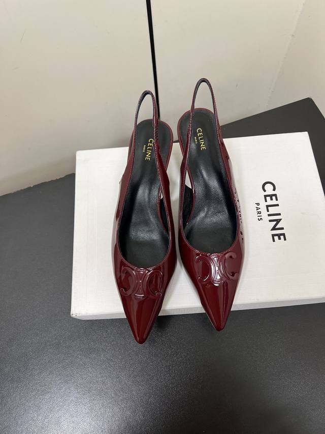 Celine Ss25 New Arrival～：高版本的，非市场通货版本，鞋底定型，垫脚下乳胶垫形体都是不一样的！C+ 25春夏秀款slingback银色凯旋