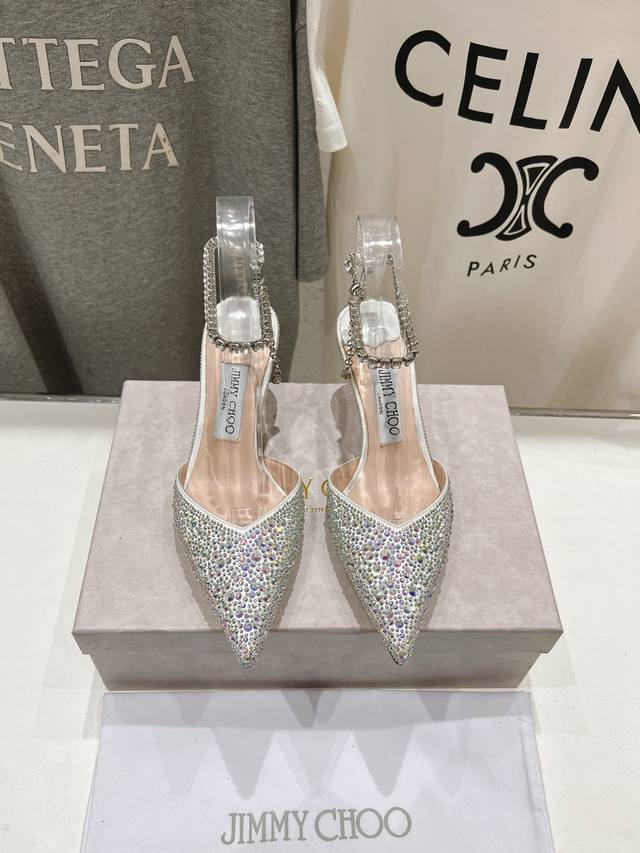 高版本出厂Jimmy Choo*｜Jc 吉米周2025Ss夏季新款烫钻高跟凉鞋原版套楦，完美的线条，简约大气上脚显气质粗跟舒适百搭，还能拉长双腿显高显瘦显腿长，