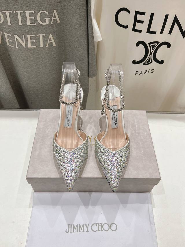 高版本出厂Jimmy Choo*｜Jc 吉米周2025Ss夏季新款烫钻高跟凉鞋原版套楦，完美的线条，简约大气上脚显气质粗跟舒适百搭，还能拉长双腿显高显瘦显腿长，