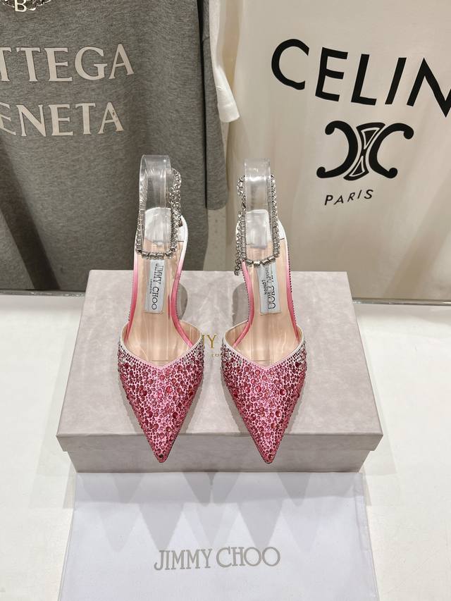 高版本出厂Jimmy Choo*｜Jc 吉米周2025Ss夏季新款烫钻高跟凉鞋原版套楦，完美的线条，简约大气上脚显气质粗跟舒适百搭，还能拉长双腿显高显瘦显腿长，