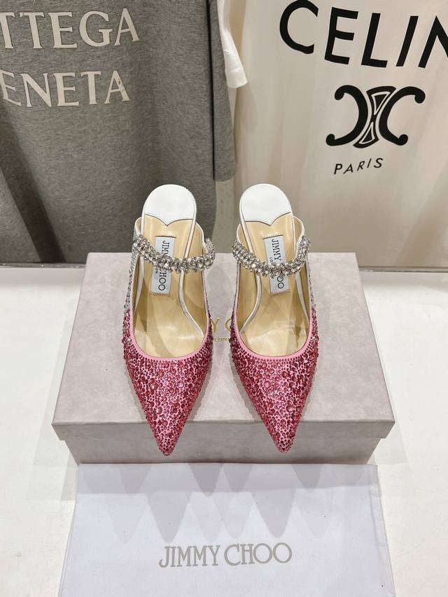 高版本出厂Jimmy Choo*｜Jc 吉米周2025Ss夏季新款烫钻高跟凉鞋原版套楦，完美的线条，简约大气上脚显气质粗跟舒适百搭，还能拉长双腿显高显瘦显腿长，