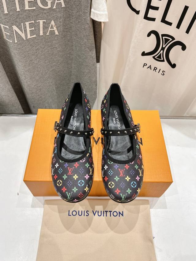 高版本出厂Louis Vuitton Ss25 New Arrival Lv驴牌春夏系列玛丽珍平底鞋单鞋新品简约精致，高级感满满，尽显优雅气质～上脚超好看，拉满