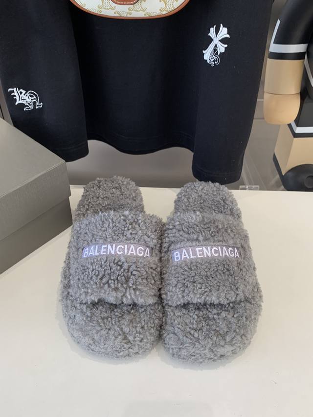 出厂价薄底款 男款10，码数35-45出厂价厚底款 ，码数35-42Balenciaga巴黎世家毛拖超舒适光腿穿 回头率满分一年四季都能随意出门就穿博主热门单品