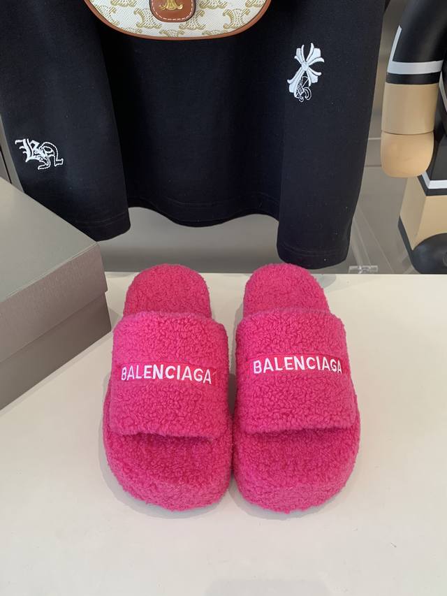 出厂价薄底款 男款10，码数35-45出厂价厚底款 ，码数35-42Balenciaga巴黎世家毛拖超舒适光腿穿 回头率满分一年四季都能随意出门就穿博主热门单品