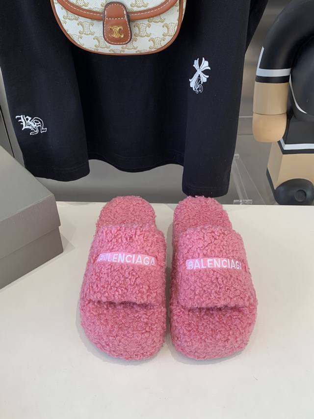 出厂价薄底款 男款10，码数35-45出厂价厚底款 ，码数35-42Balenciaga巴黎世家毛拖超舒适光腿穿 回头率满分一年四季都能随意出门就穿博主热门单品