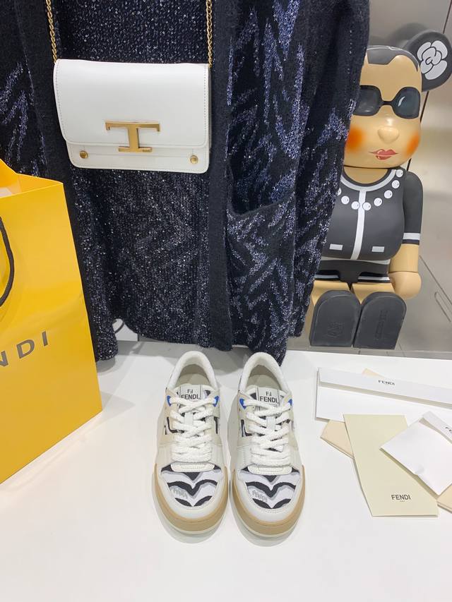 Fendi 休闲情侣款全网颜色最齐 版本最高 出片率100% 原版开模大底码数：女35-40 男39-44