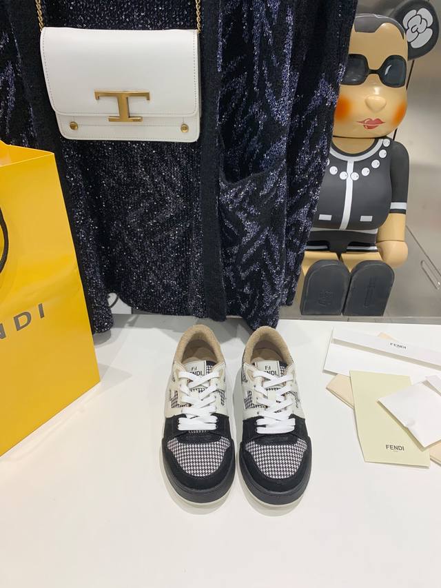 Fendi 休闲情侣款全网颜色最齐 版本最高 出片率100% 原版开模大底码数：女35-40 男39-44