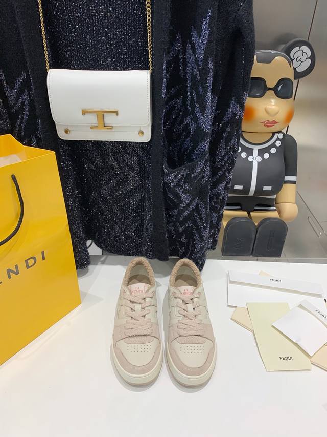 Fendi 休闲情侣款全网颜色最齐 版本最高 出片率100% 原版开模大底码数：女35-40 男39-44