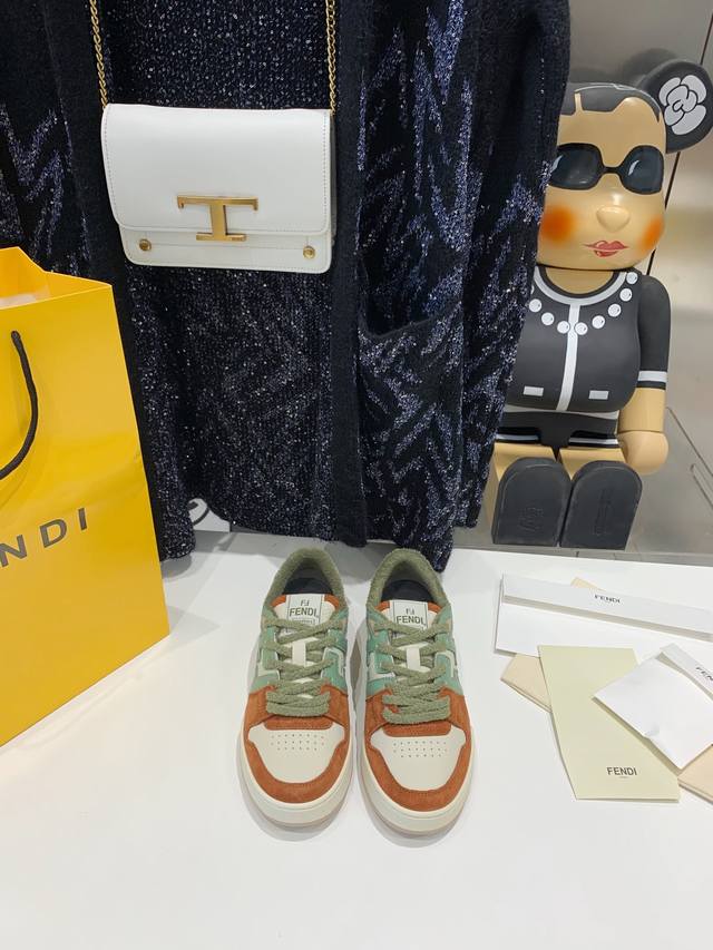 Fendi 休闲情侣款全网颜色最齐 版本最高 出片率100% 原版开模大底码数：女35-40 男39-44