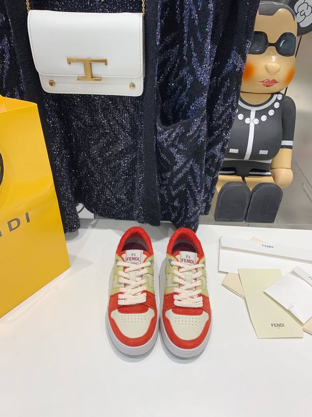 Fendi 休闲情侣款全网颜色最齐 版本最高 出片率100% 原版开模大底码数：女35-40 男39-44