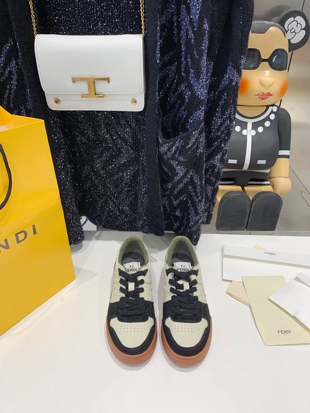 Fendi 休闲情侣款全网颜色最齐 版本最高 出片率100% 原版开模大底码数：女35-40 男39-44