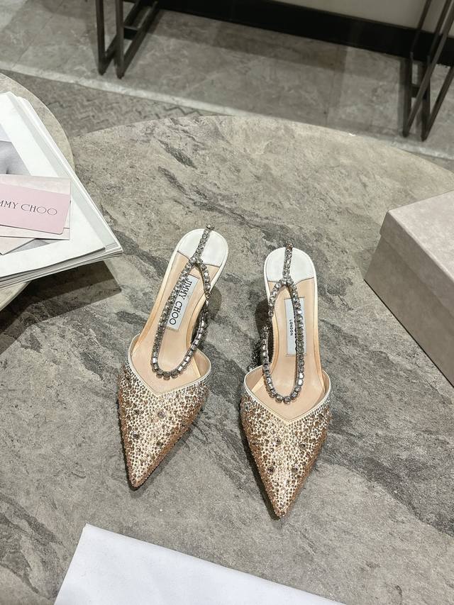 高版本出厂Jimmy Choo*｜Jc 吉米周2025Ss夏季新款烫钻高跟凉鞋原版套楦，完美的线条，简约大气上脚显气质粗跟舒适百搭，还能拉长双腿显高显瘦显腿长，