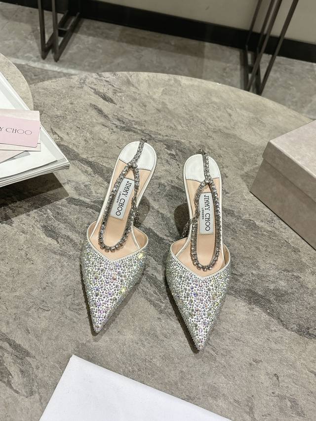 高版本出厂Jimmy Choo*｜Jc 吉米周2025Ss夏季新款烫钻高跟凉鞋原版套楦，完美的线条，简约大气上脚显气质粗跟舒适百搭，还能拉长双腿显高显瘦显腿长，