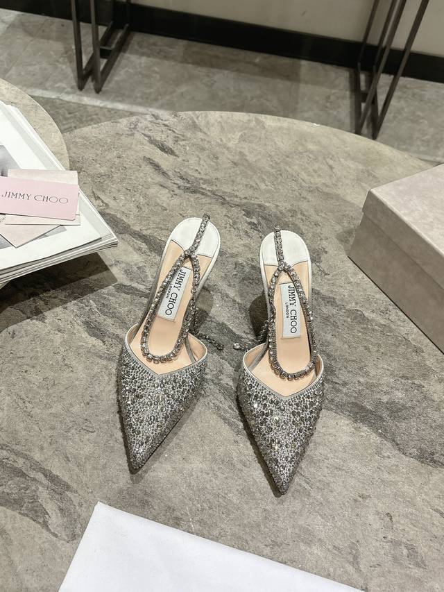 高版本出厂Jimmy Choo*｜Jc 吉米周2025Ss夏季新款烫钻高跟凉鞋原版套楦，完美的线条，简约大气上脚显气质粗跟舒适百搭，还能拉长双腿显高显瘦显腿长，