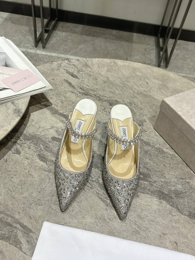 高版本出厂Jimmy Choo*｜Jc 吉米周2025Ss夏季新款烫钻高跟凉鞋原版套楦，完美的线条，简约大气上脚显气质粗跟舒适百搭，还能拉长双腿显高显瘦显腿长，