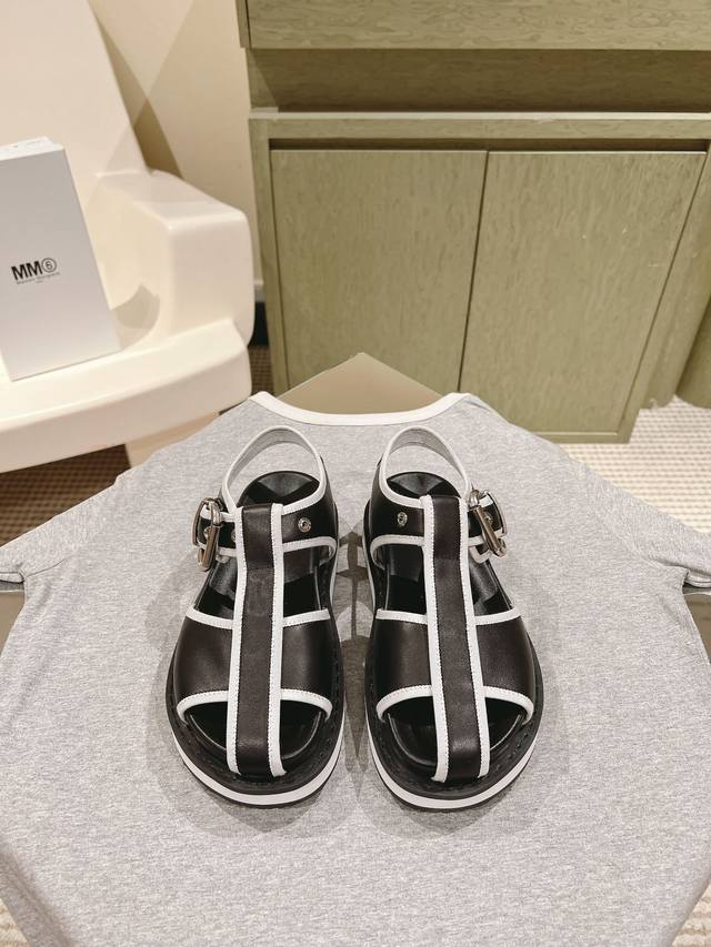 绒面 皮面Mm6厚底罗马凉鞋 225 Maisonmargiela ！大热时尚风 慵懒风系列 Mm6 Maison Margiela的实验性从功能主义的解构美学