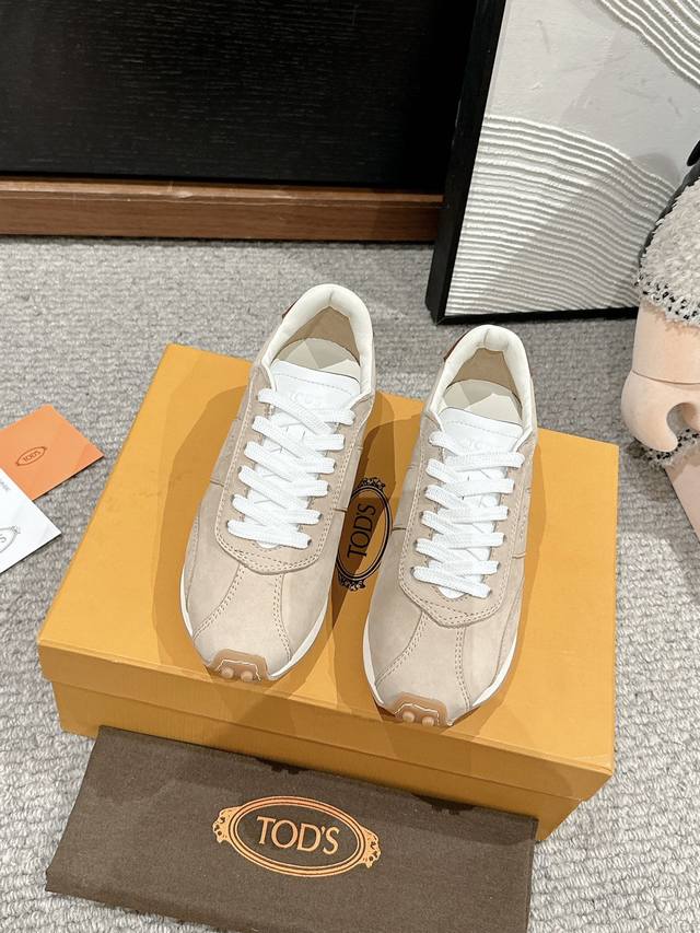 顶级品质Tods Ss25 New Arrival～Tods 2025春夏运动鞋新品不同颜色和材质拼接，增加了细节感～丰富了视觉效果！增高效果也不错，脚感满分S