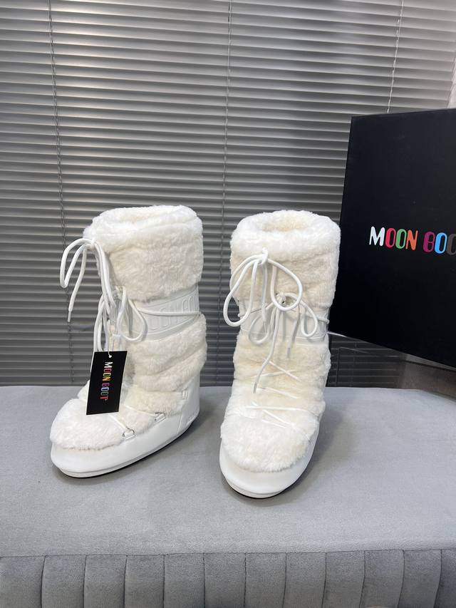 出厂pMoon Boot 秋冬 丑萌雪地短靴时髦人都在穿的moon Boot雪地靴在千禧年就已经非常火了的月亮 毛毛靴当年paris Hilton、Victor