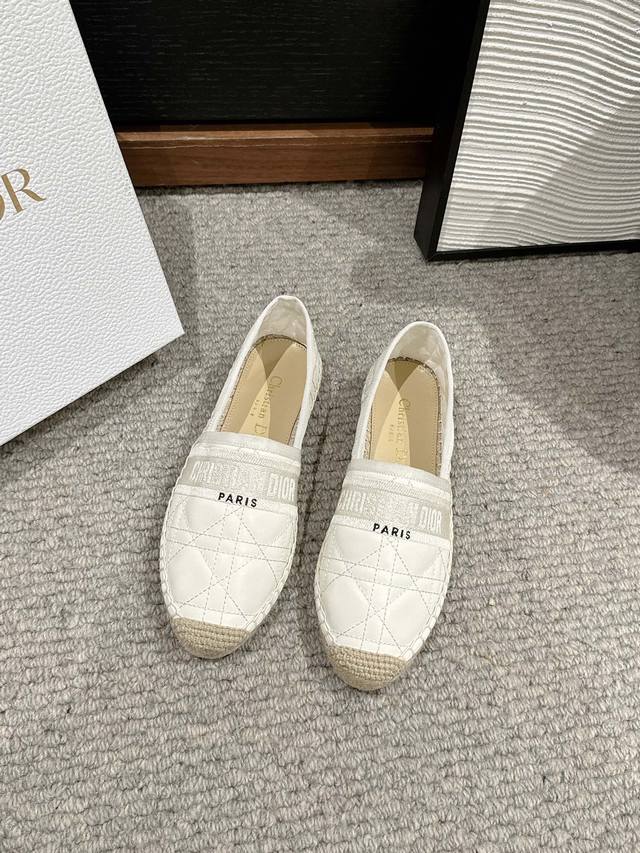 顶级品质Dior Ss25 New Arrival～Dior迪奥2025春夏渔夫鞋新品羊皮鞋面电绣+织带刺绣logo饰以点缀，品牌辨识度极高d家经典草编渔夫鞋系