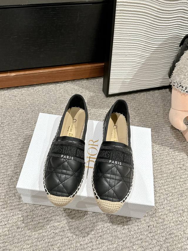 顶级品质Dior Ss25 New Arrival～Dior迪奥2025春夏渔夫鞋新品羊皮鞋面电绣+织带刺绣logo饰以点缀，品牌辨识度极高d家经典草编渔夫鞋系